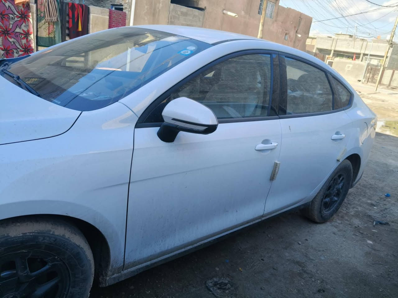 السلام عليكم حبايب cel5 2025 رقم بغداد مميز بسمي سياره كفاله عامه عدا رصعه مال حصوايه صغيرا شاحنه وياها داخل ابيض ماشيه ٧٥٠٠ كيلو سياره مدوشم الارضيه مالتها والصندوك
السعر مناسب جدا 
معرب الشاشه وكيبورد عربي برامج ويز بيها 
العنوان بغداد اتصال فقط ***********
