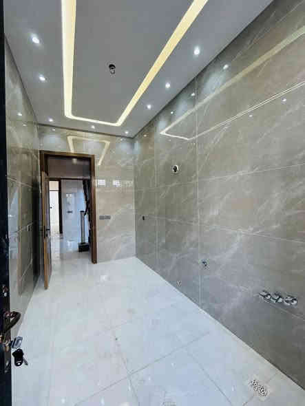 � السلام عليكم    

🏠 بيت للبيع مساحة 100م طابق ونص🏗️

📐 واجهة: 6.25م | نزال: 16م | 

📍الموقع ؛الدوره_البوعيثه_السلطان_الثالث

✨ المواصفات:

✅ 2 غرف نوم مريحة

✅ صالة واسعة + منور

✅ مطبخ عملي

✅ 2 حمام

✅ ديكورات عصرية + إنارة داخلية مميزة

✅ درج ألمنيوم جام

📑 نوع العقار: طابو زراعي – سند 25

📞 للاستفسار:*********** (اتصال أو واتساب)
