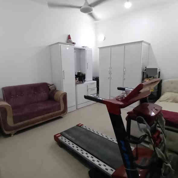 دار للبيع في مجمع الدوح
المساحة/ 218 
حر غير مطلوب
بناء صاحب الدار
طابقين 
الطابق الاول//استقبال وصالة كبيرة ومطبخ وغرفة عدد2 وتهوية عدد 2 مجمع صحيات عدد2 داخلي وخارجي وحديقة وكراج سيارة
الطابق الثاني// يتكون من غرفتين 2.(غرفة كبيرة بنظام السويت مع مجمع صحيات كبير) وغرفة ثانية وسطح.
‏للاستفسار ***********
