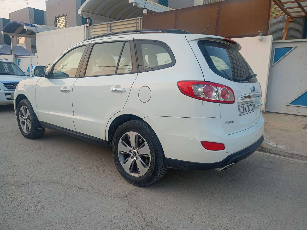 السلام عليكم ورحمة الله وبركاته
سنتافي موديل 2012  محرك 2400  4 سلندر  رقم انكليزي جديد السعر 148 وبيها مجال 

فول مواصفات (بصمة تشغيل ٫ بصمة فتح ابواب ٫ حساس خلفي ٫ ثلاث قطع تبريد ٫

ثلاجة ٫ 7 راكب , تحكم ستيرن جهتين ٫ فتحة سقف ٫ مري شفط ٫ ثلاث شاشات + كامرة ) .

الضرر ( كفالة من التبديل والصبغ...فقط بارد بالهلال الخلفي عكس السايق + بارد اسفل اللايت الخلفي جهة السايق بالجنطة والجاملغ على كد شبر كل واحد).

للتواصل ***********
النجف الاشرف / حي المعلمين
