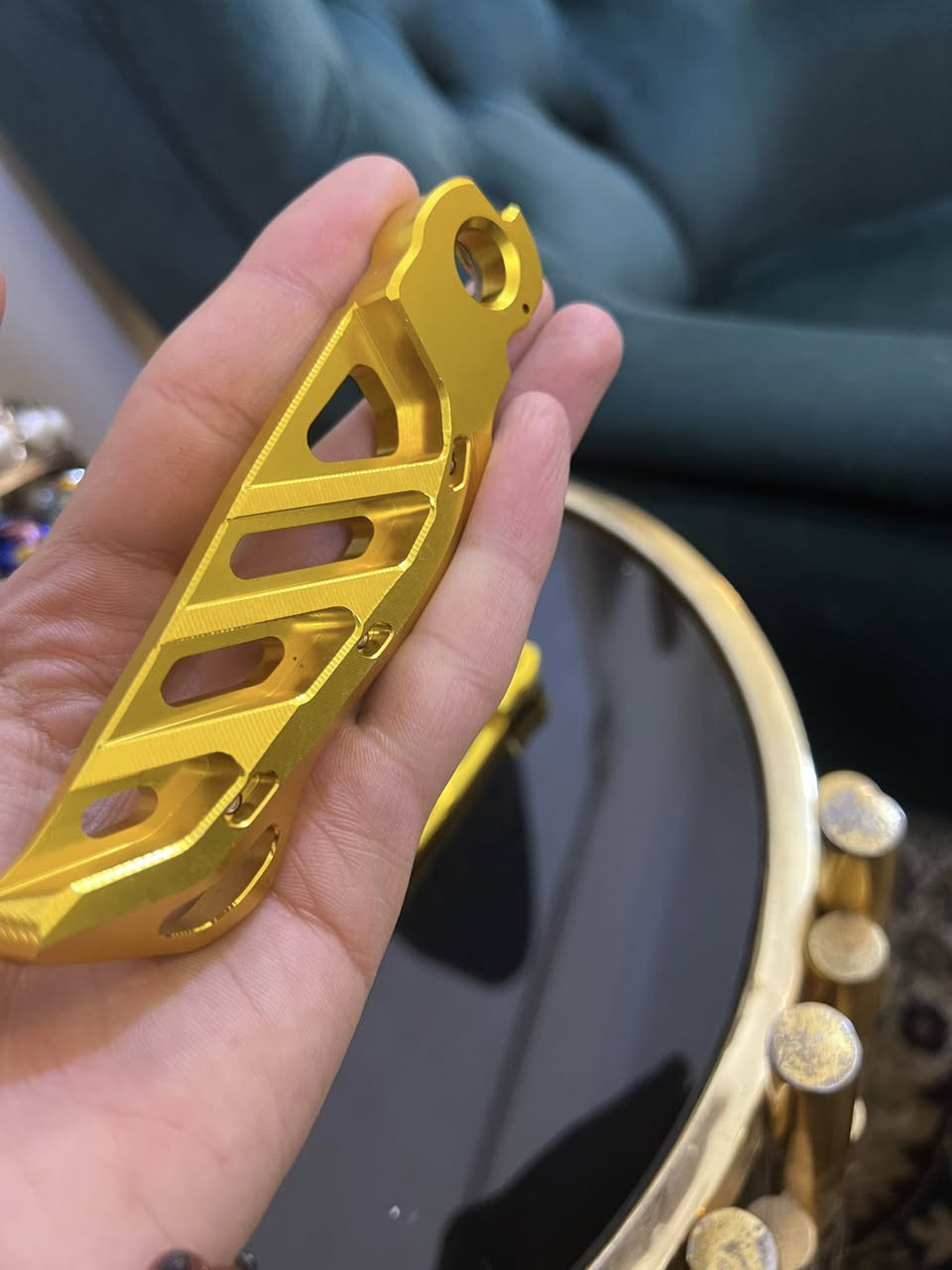 سلام عليكم. طلاعات. للبيع مال جي تي ار. وماعرف يمكن يرهمن سكنس.  مكاني بغداد البياع. ***********
