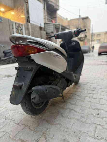 السلام عليكم دراجه بريز للبيع دراجه جديده نكره سلف جاهزهه مابيهه اي نقص قبل شهرين نازله من الرمبه برغي ممفتوح بيها مكانها مدينة الصدر قطاع عشره.للاستفسار ***********
