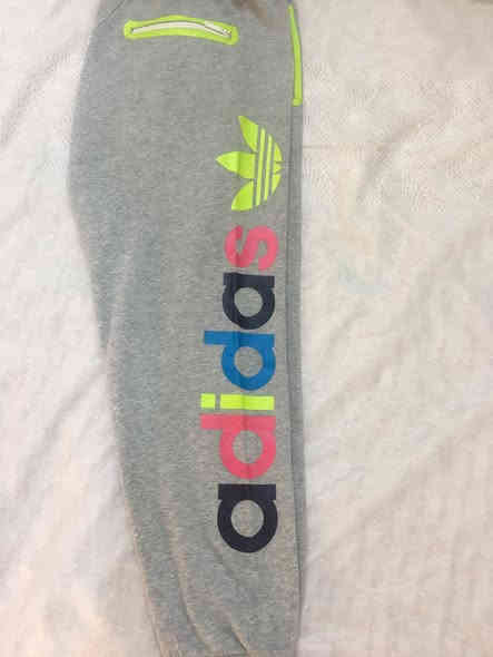 بجامه اصليه 
ماركه ايداس
نضافه ميه بلميه قياس L للحجز واتساب ***********
العنوان بغداد الجديده لايوجد لدينا خدمه توصيل
