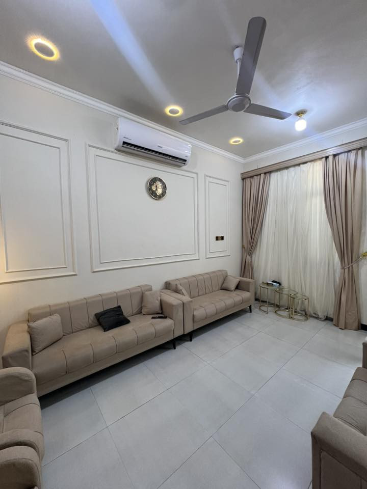 السلام عليكم دار للبيع مساحة 100 م منطقه حجي حسن الاولى دكتور حميد اول فرع منطقه حلوه هادئه   البيت معروض مع الاثاث السعر 85 وبي مجال بناء 2025  شرط كله درجه اولى  اي استفسار اتصال ع الرقم ***********
