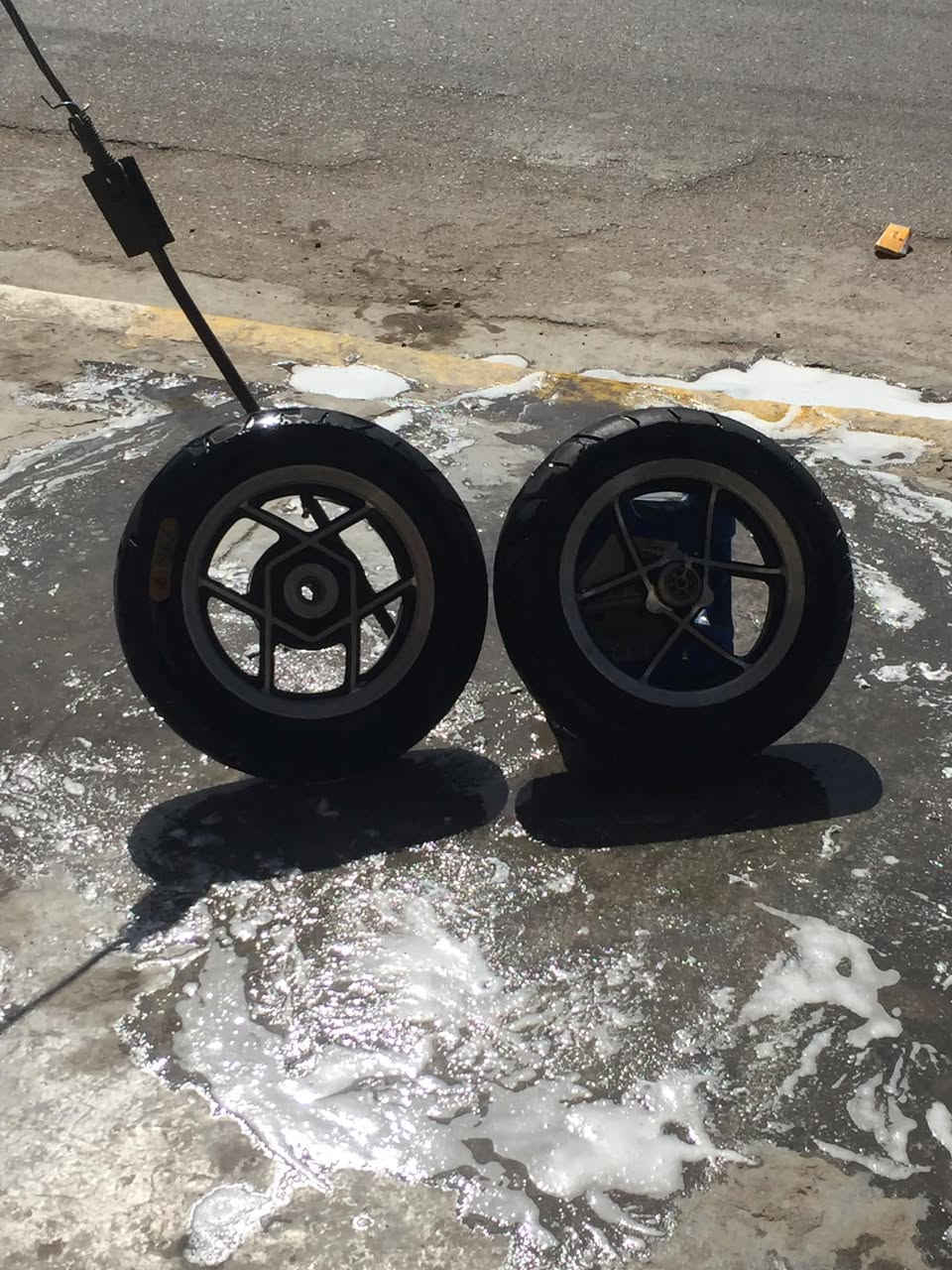 ويالة ماكس عنكبوت وياهن تايرات جيلاتين السعر ٤٠٠ الف وبيهن مجال مكاني بغداد جديدة ***********
