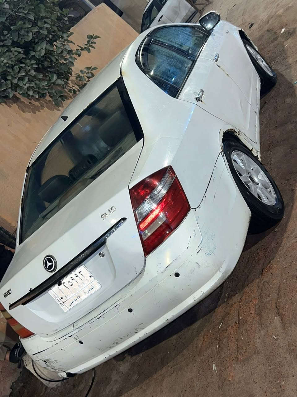 للبيع جيلي موبل 2013 رقم بصرة محرك كورلا 1800 السيارة جاهزة محرك جديد تايرات وحداديه جديدة دواخل نضيفة السعر 28 وبيها مجال بسيط رقمي ***********
