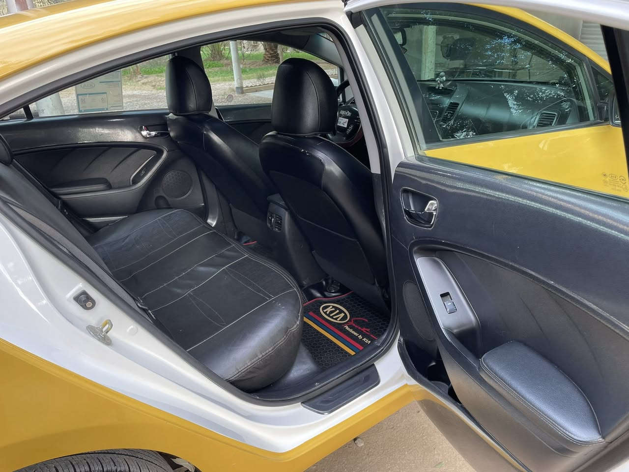 السلام عليكم سيراتو 2015 فول بصمه تشغيل وبيبان فته كشنات 🚧جلد تدفئه تبريد لد خلفي امامي حساس خلفي امامي 🚦كفاله كير مكينه 🚕1800سياره نضيفه احله من الصور ‭👁️

مكان بغداد‭ ☎️0772 168 6198‬
