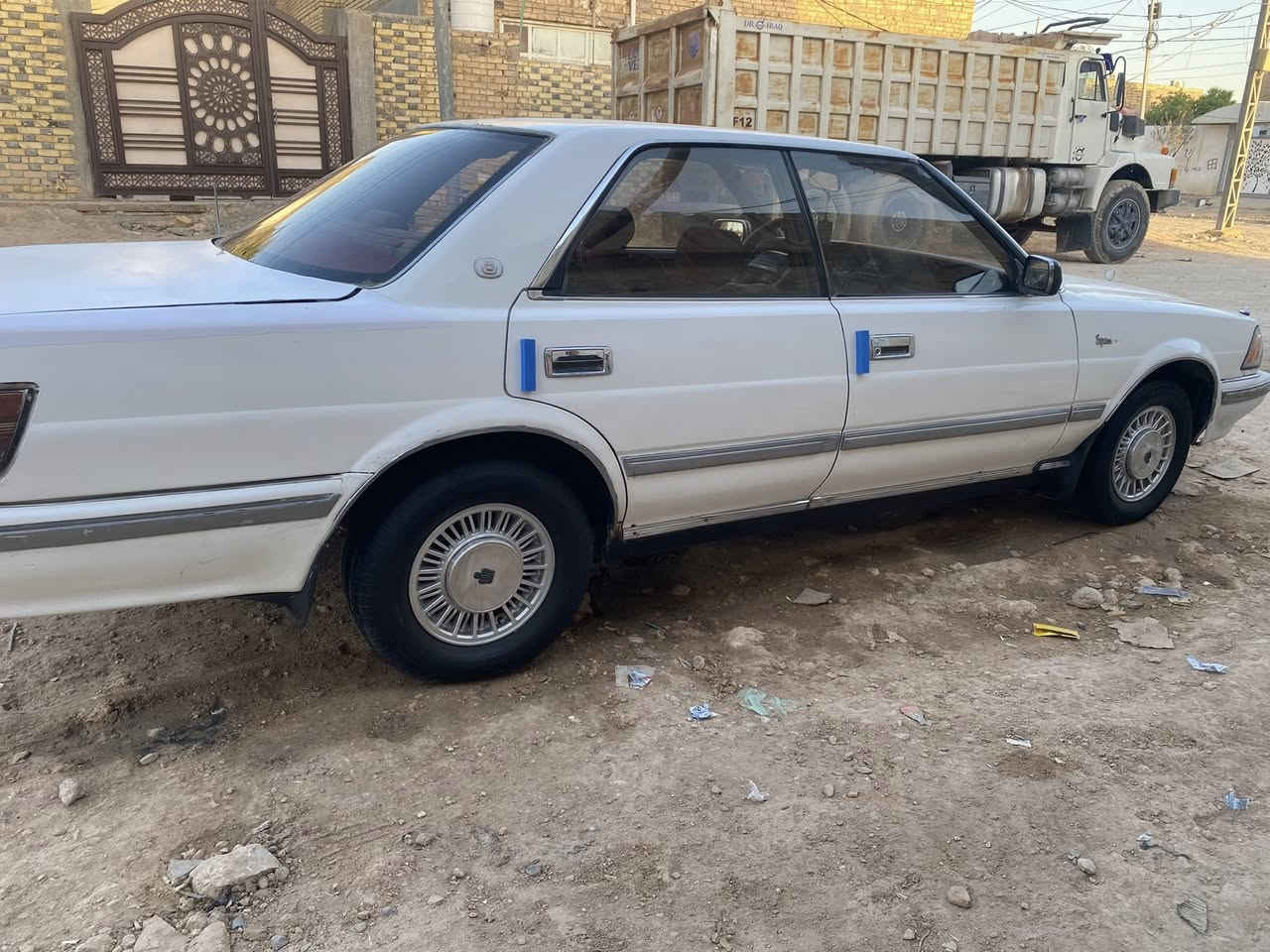 سوبر هارتوب علابلاد موديل 1990 يسره بلادي رقم بغداد دولي هزه جديده سنوية لغاية 2027محرك VVT-i جديد كير جديد تبريد شغال ثلج تخم تاير سياره متعوب عليهه بيهه تراي للبصرة تحويل ثاني يوم كهربائيات كله شغال
سعر 44 ورقه وبيه مجال رقم *********** 
مكان السيارة الديوانية المركز
