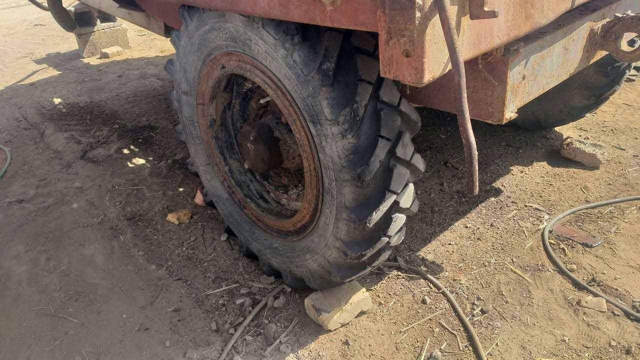 للبيع دنكير عربانه نظيف شركه تايرات جداد *********** بابل الحمزه الغربي
