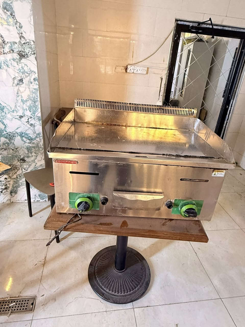 السلام عليكم غراض مطعم كامله للبيع  أبيع كل الأغراض مابيع قطع عنوان بغداد الاستفسار ***********
