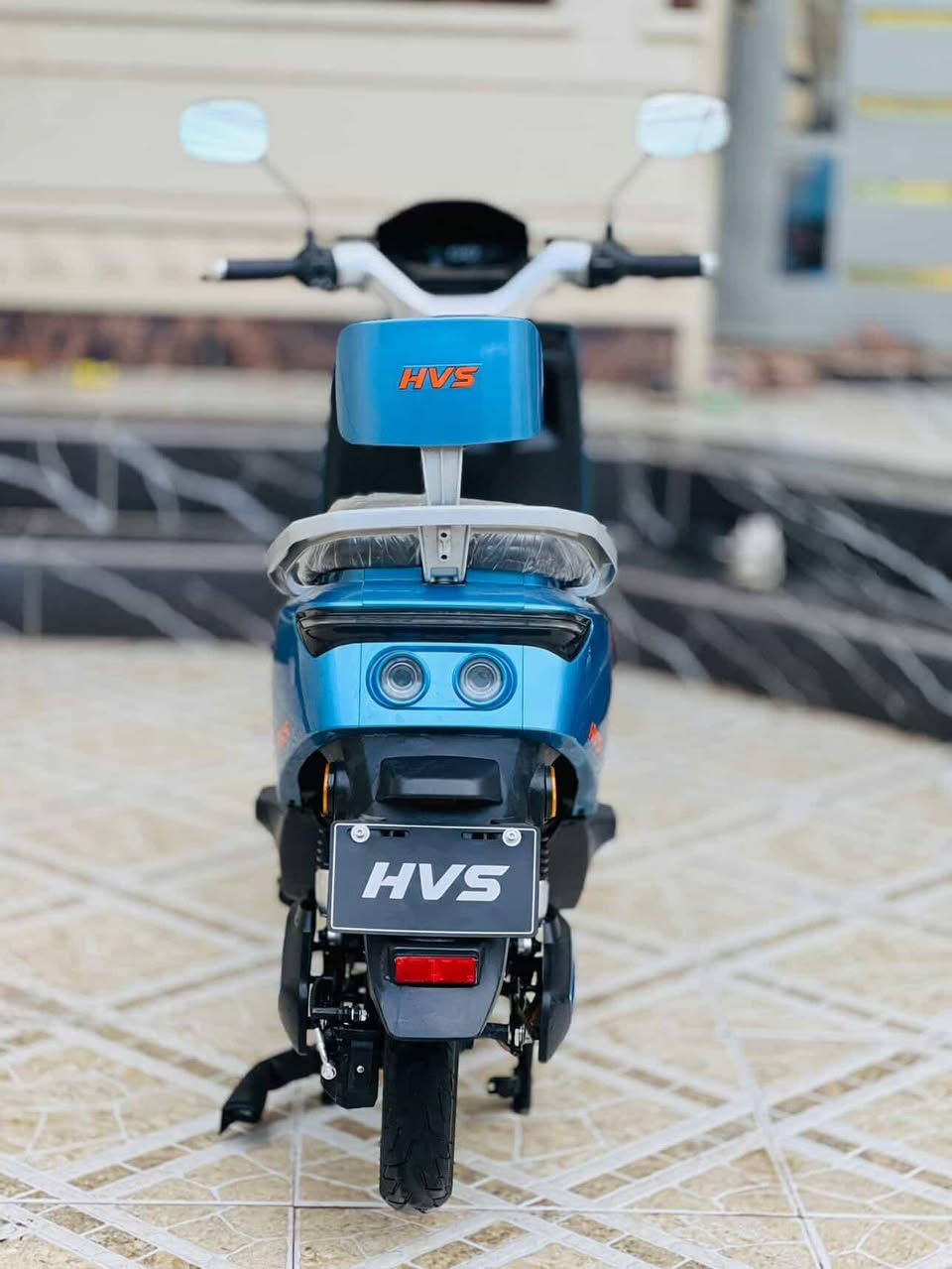 ✨ دراجة الريتاج –HVS ✨
🚴‍♂️ من الصانع العملاق HVS العالمية – موديل 2026

🔰 المواصفات:
🛞 ملف 2500
🔋 6 بطاريات مسطره موضح بل صوره – 32 أمبير ⚡ 72 فولت
🚀 سرعة حقيقية 80 كم/س بتحكم 4 سرع
📏 مسافة مقطوعة بالشحنة الواحدة: 70 – 90 كم (حسب الاستخدام والسرعة والوزن المحمول)

 
🔄 نظام الرجوع للخلف R يتحاج برمجه لو وير فاصخ
🛑 بريك هايدروليك دسك بكفاءة عالية
🌀 دبلات هايدروليك أمامي وخلفي – راحة ونعومة على الطرق
📺 شاشة رقمية لعرض المعلومات والسرعة
🔑 بصمة عدد 2 + تشغيل عن بعد وسويجين
🚨 جهاز إنذار ضد السرقة
💺 كشن سياحي مريح لشخصين
📦 مساحة تخزين واسعة تحت الكشن
🔌 منفذ شحن UPS للموبايل
💡 لد لايت أمامي عالي الوضوح + رماش عالي/واطي
🔴 بك لايت لد بتصميم مميز
🌟 لد أمامي وجانبي نهاري/ليلي عصري
🚦 إشارة رباعية لزيادة الأمان
🦾 استاند عدد 2 (وسطي + جانبي)
 ( ألون  مميز ) 
🚀 قوة وأداء لا مثيل له… خيارك الأمثل على الطريق
يوم 2/8  اخذتو ول وصل موجود 
✅ ☎️ (***********)
 السعر خاص او مروسه
