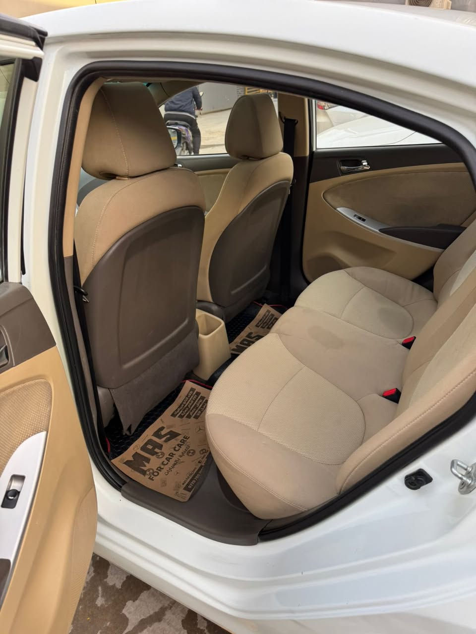 السلام عليكم
اكسنت موديل 2015 خليجي مكينة 1600 دبل قطرة 
بيهة بارد جداً بسيط بالجاملغ الامامي

السيارة فول مواصفات 

السعر 107 وبيهة مجال 

استفسار 📞 ‭0771 631 3141‬

العنوان📍زيونة تقاطع ملعب الشعب خلف محطة وقود المثنى 

معرض الليث لتجارة السيارات
