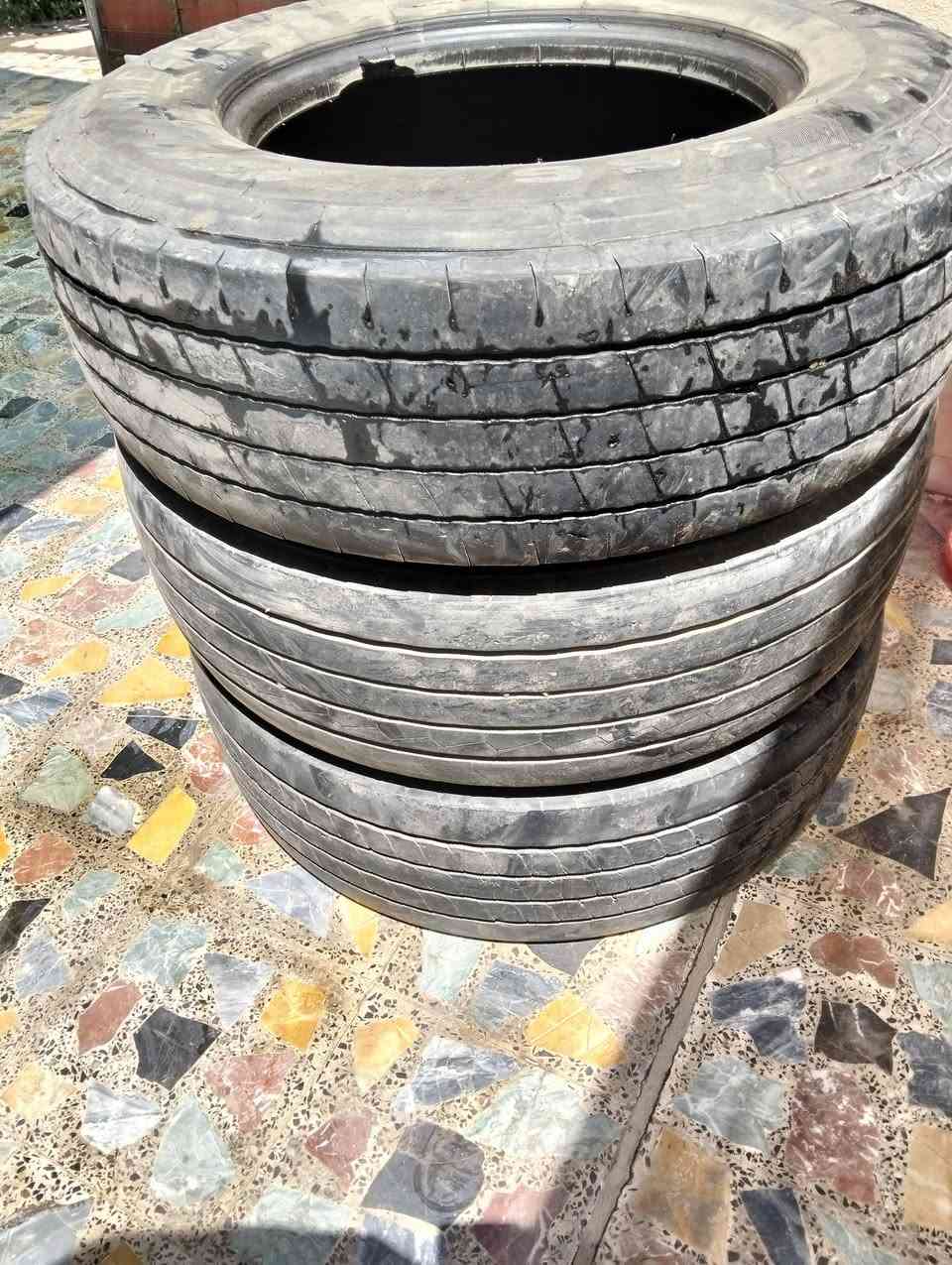 السلام عليكم عندي طائرات مستعمله نظيف مالتيكو 8 برغي 285 70 19.5 العدد ثلاثه السعر 200
***********
