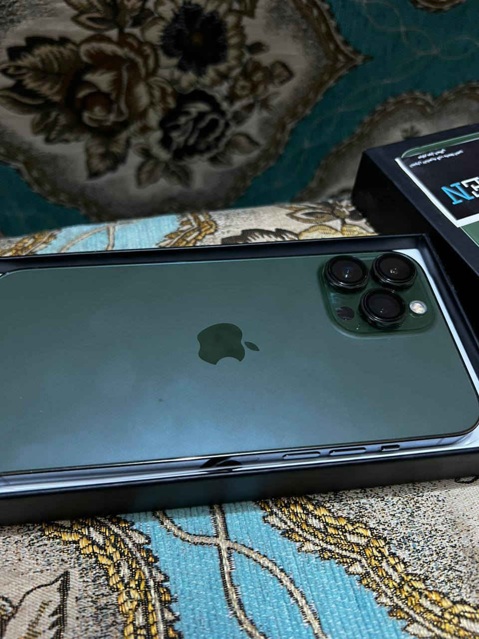 #للمراوس ايفون 13 برو ماكس امريكي  ذاكره 256 بطاريه 85‎%‎ مامعلايه جهاز مامفتوح وكلش نضيف نضافه 100‎%‎ بعده بي ضمان صيانه وبرمجه سنه كامله يم ابو متجر مراوس بدراجه نامه او تايكر مامفتوح وهذا رقمي ***********
