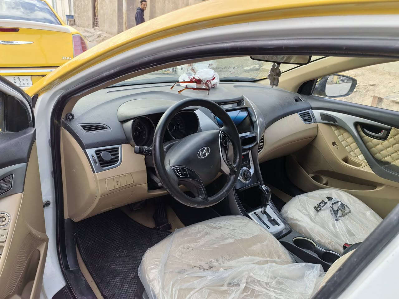 السلام عليكم
#النترا  مديل 2012 وارد خليجي

محرك 1800دوش 

مصفره هيئه وغرامات

السياره خير من الله مكينه كير تبريد خير من الله صدر امامي خلفي. 

تصليح الجاملغ الخلفي 

بسمي رقم جديد. هزه جديده  مكان السياره بغداد 

السعر  93$ الإتصال على

الرقم ***********
