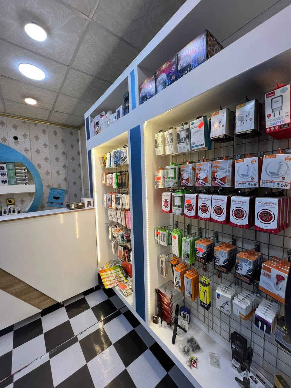 محل موبايلات للبيع
الناصريه حي اور 
***********
