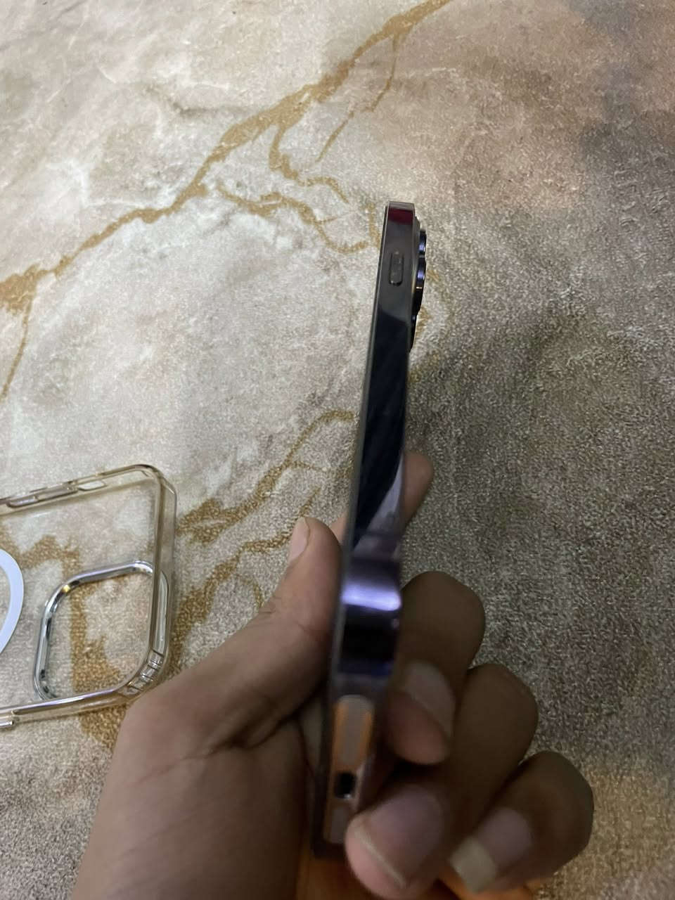 سلام عليكم آيفون ١٤ برو ماكس جهاز نضيف فقط بي كسر بالضهر خفيف ونقطه فوك الكامره مال شاشه صغيره ماعليها شي جهاز مامفتوح كله بلاد ذاكره ٢٥٦ وبطاريه ٩١ الجهاز تاخذه وتفحصه بالحاسبه السعر ٧٥٠ مكاني الامين الثانيه تواصل واتساب فقط ***********
