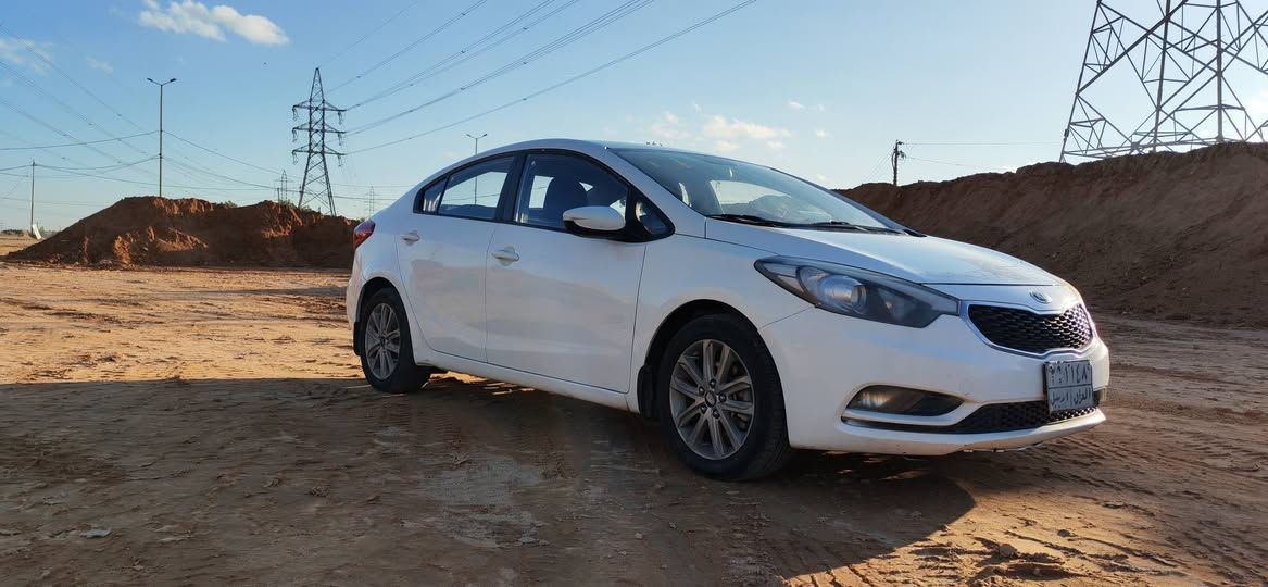 السلام عليكم

البيع كيا سيراتو 2014 خليجي 🥰 

السيارة شرط احلة من الصور ونصبتها تخبل

سيراتو 2014 مكفولة عدا الجاملغ الامامي عكس السائق مصبوغ اثر شخوط مابيها حادث وبيها بارد 
نص فول 
شفتات استيرن 
مانع انزلاق
تبريد ثلج
تدفئة 
محرك + كير كفالة
تخم تايرات جدد 
باتري جديد 
والسيارة خير من الله 
كلشي معايزة
محرك 1600 دوش 

كير 6 نمر 

رقم اربيل

الاتصال ***********
