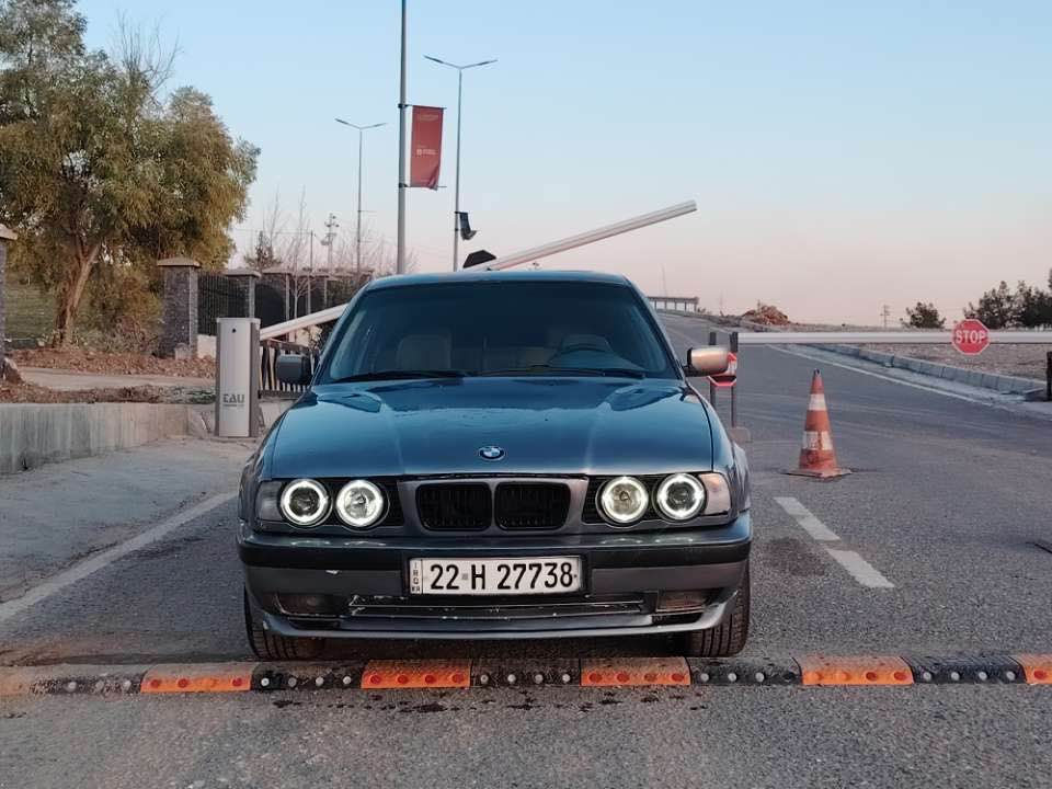 bmw 1991كامل كراوه ته 95 هه يكه ل 520 مه كينه ي  گؤراوه بؤ525 بي حه يبه كاره باياتر حه مو به لبط ته به و ره قه و حه مو شتي به شه رت مه كينه بوخاريشي نيه سلاته 2جام كاره بايه ليدران جه مبيكي سوكي بيشي هه يه قورس نيه 4 تايه ي به نوئي بؤ گؤراوه ناو يشي خاوينه و كراوه ته 1995 ته بريته و سعري 57 وه ره قه و محامه وه كاله و به ناو كردني به شه رته َ غرامه ي له سه ر نيه ژ.م*********** واتس ئەپی لەسەرە شوێن هەولێر أربيل, العراق
