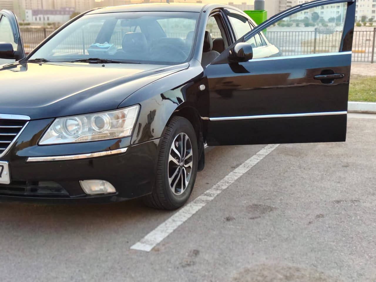 السلام عليكم
 سوناتا 2011 خليجي
 تكسي دبي رقم أربيل تحويل  مباشر جاهزه من جميع نواحي
  مكينة2000   السيارة صبغ عام تغيير لون
السعر ٩٠ وبيها مجال بسيط مكانها بغداد مجمع بسماية شراي وعندك استفسار *********** وتساب
