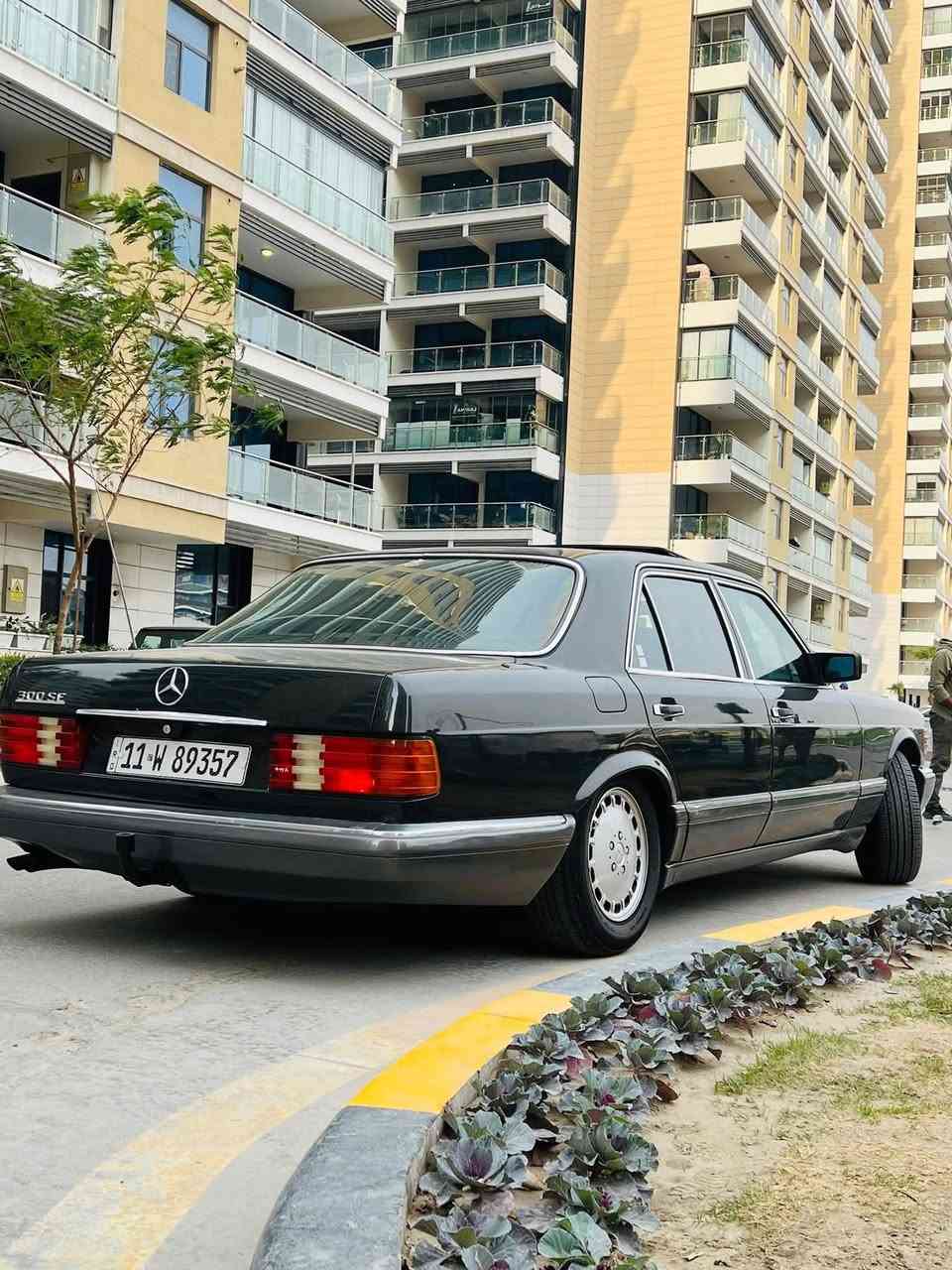 السلام عليكم
مارسدس جامبو 

حجم 300SE

موديل 1988

كير ومكينه بلادي كفاله 

صدر جديد 

تخم تاير جديد 

تخم ويل جديد 

صبغ عام جماليه 

بدون ضربه 

قواعد دبل بلادي 

قواعد شاصي بلادي 

رقم بغداد شرط التحويل 

هوك بلادي 

كشنات كهرباء

جام كهرباء

سلايت طكتين 

اريل كهرباء

غرفه جلد 

سيدي جنجر 

نقص راديتر تبريد ينزل من سعرها 

مكانها بغداد الدوره 

***********

السعر 80وبيها مجال او مراوس بمارسدس
