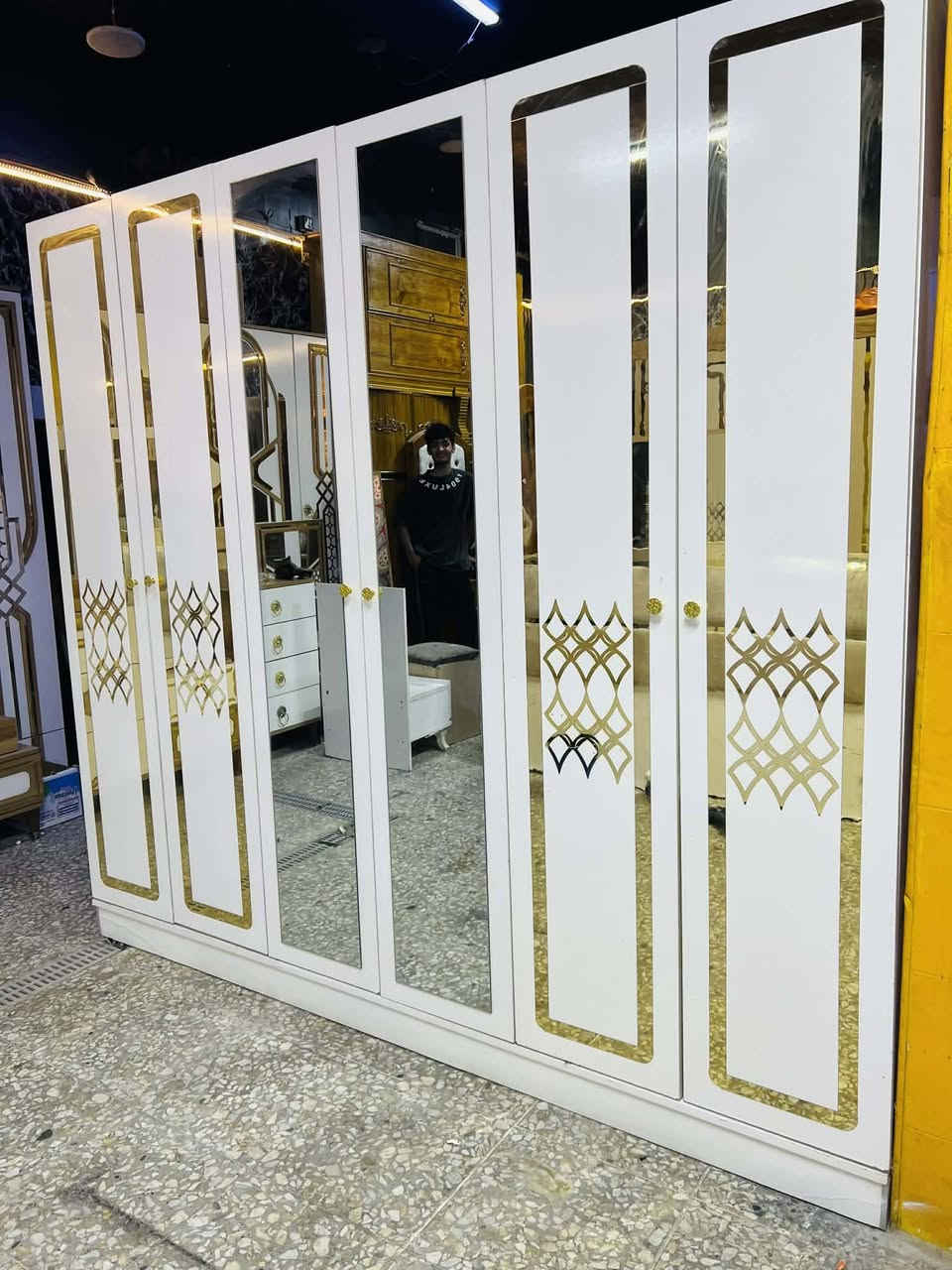 غرفة نوم مستعملة🇹🇷
موديله حديث 💥
 نضافة90 ٪💯
عدد القطع / 5 
نضام / أبواب 💢 
سعرها / 475 قفل 💸
شد ونقل داخل بغداد مجاني🚛
يوجود توصيل محافضات 🚛


**إذا كنت صاحب هذا الإعلان وتريد حذفه لأي سبب، رجاءا أرسل رسالة إلى الدعم الفني**