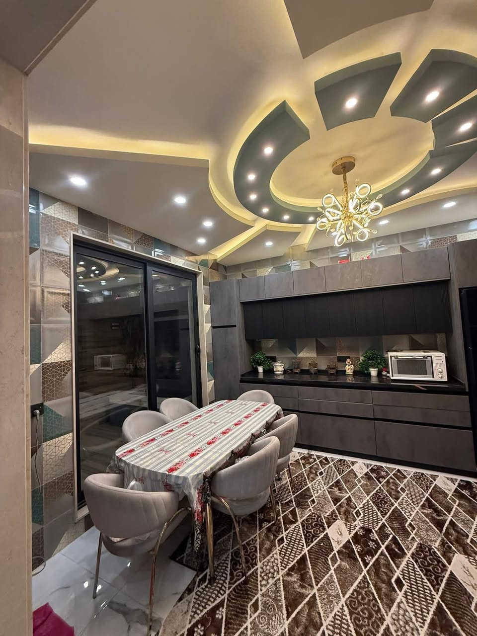 عروض مكتب دور الموصل لللعقارات العامة مقابل باب كلية طب الأسنان جامعة الموصل ***********—***********
بيت دار لللبيع قصر في حي البلديات الاولى 225م الواجهه 12.5م 🛑قريب جدا جدا جدا  عن الشارع العام 15م فقط بيت قريب عن جامعة الموصل كليةطب الأسنان جامعة الموصل بيت 225 م اتجاه شروق تام  تصميم خليجي البيت 🛑 طابقين بيت يحتوي على سته غرفه هول واستقبال وصحيات ومطبخ حار وباره وحديقة وكراج واسعه جدا جدا تصميم تركي البيت درجة اولى فول موصفات ***********—***********—***********
