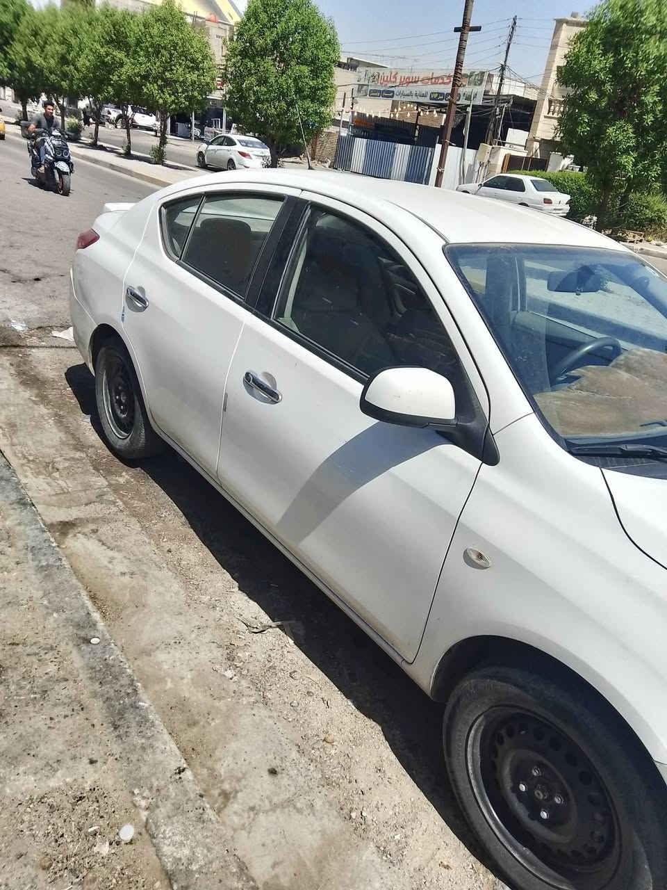 نيسان سني هندي 22اربيل ماشيه 139 بيها بارد باب سائق وبيها بارد براس جاملغ اليسرى مكينة كير تبريد كهربائيات كاملة صدر جديد  
مكانها بغداد الجديدة 
للاستفسار ***********
السعر 103 وبيها مجال
