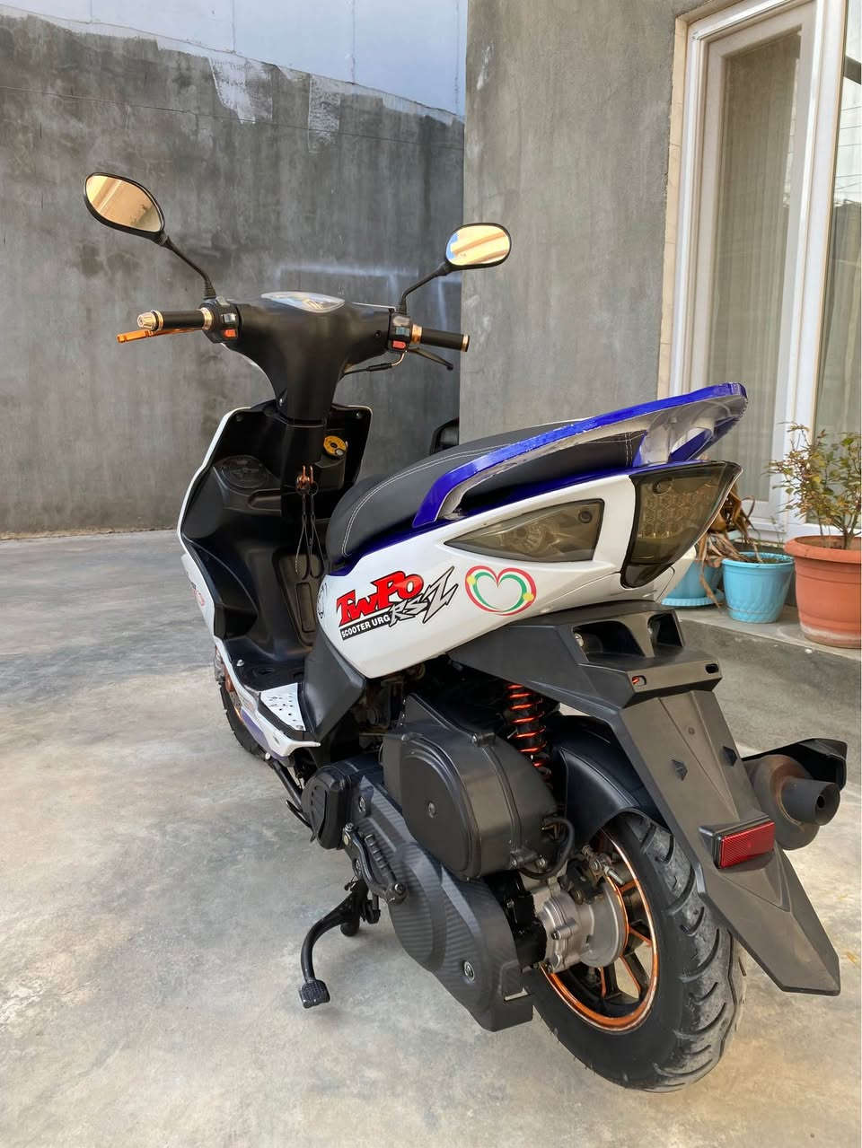 سڵاو ئەم ماتۆرە ماکس ئۆتۆماتیکە سینیە بۆ فرۆشتن هیچ کێشەیەکی نیە و مەکینە کەپسە مەکینە ١٢٥cc مۆدێل٢٠٢٢
ئەقدی هەیە و ئەتوانی بیکەیتە ناو خۆتەوە

کارەبایتی مەزبووتە و هیچ خەلەلێکی کارەبایی نیە 
شکاوی نیە
دوکەڵی نیە 
ڕۆن نادا 
مەکینەی عەزێت نەدراوە
ڕۆنی خراپی تێ نەکراوە
شاشە ئەلکترۆنیە
هەردوو تایەکەی تازەیە 
کابرێتەرکەی تازە بۆ گۆراوە
قایشی تازە بۆ گۆراوە
سلف و شقارتە و پلاکی تازەیە 
بە یەک سلف ئیش ئەکات
لایت و ئیشارەت و بەگلایت ئیش ئەکات زۆر بەقوەتە و هیچیان نە کز بووە نە سوتاوە
بێ مەسرفە و زۆر مەزبووتە

تەنها ٩هەزار ڕۆیشتوە

(٦٠٠ هەزار و معامەلەیەکی کەم)

(ناونیشان ناحیەی پیرەمەگروون نزیک سلیمانی)

هەرکەس حەزی لێبوو یان موشتەریە با نامە بنێرێت یان تەلەفون بکات لە خزمەتیا ئەبم
(***********) السليمانية, العراق
