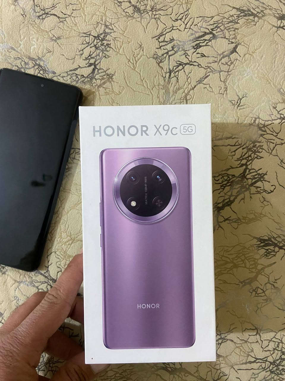 السلام عليكم شباب

هونر x9c لون اسود 
ذاگره 256 عشوائي 12
گارتون وشاحنته وياه
شتريته فتح كارتون قبل سبوعين ب٣٥٠
مكاني بغداد جسر ديالى جديد
لأتصال ***********
ماعندي توصيل
