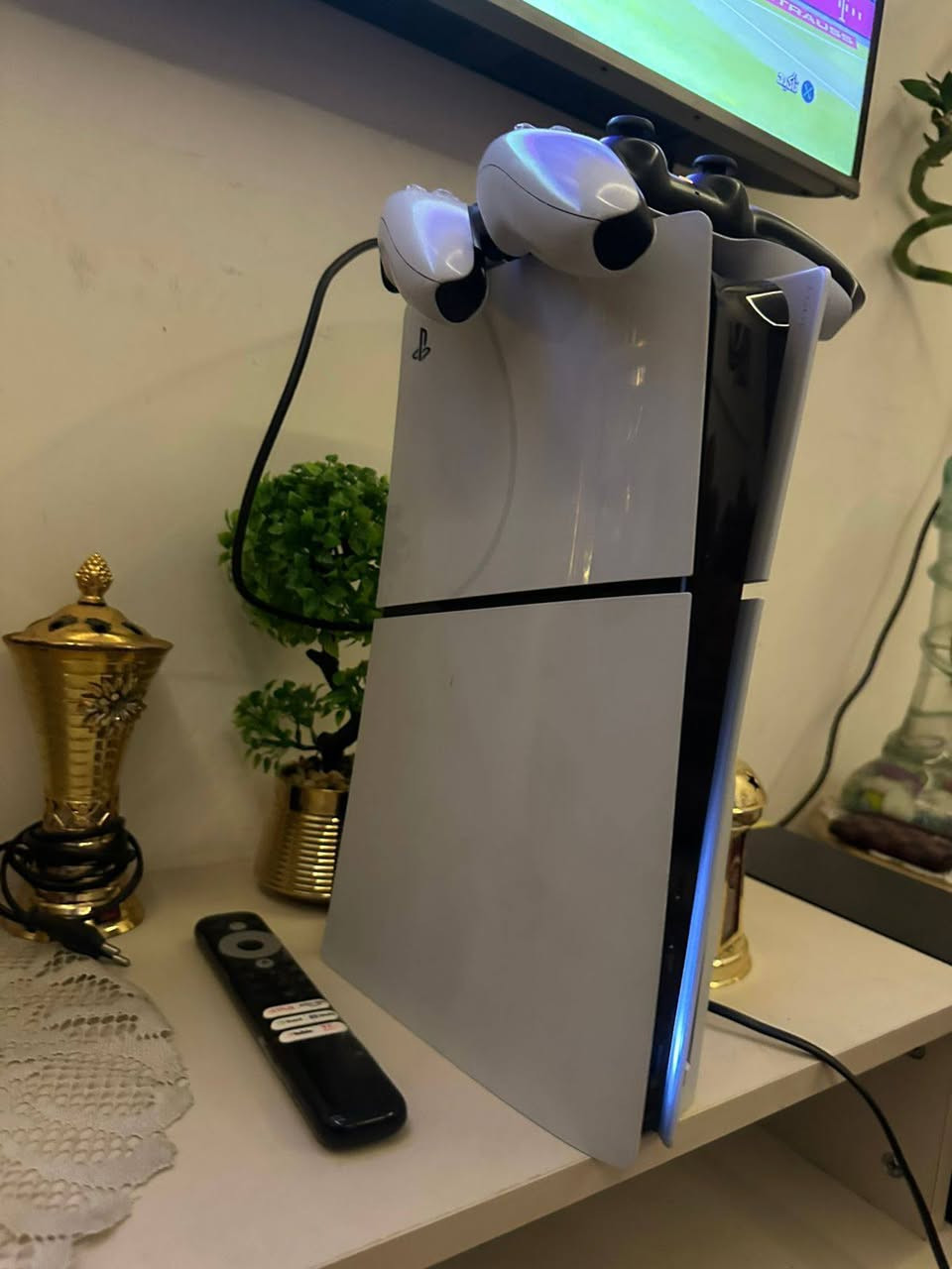 بلي5سلم
يدات 2 وقرص بيس 21 جديدة 
سعرة 750وبي مجال بسيط
عنواني شعب حي سومر 
***********
