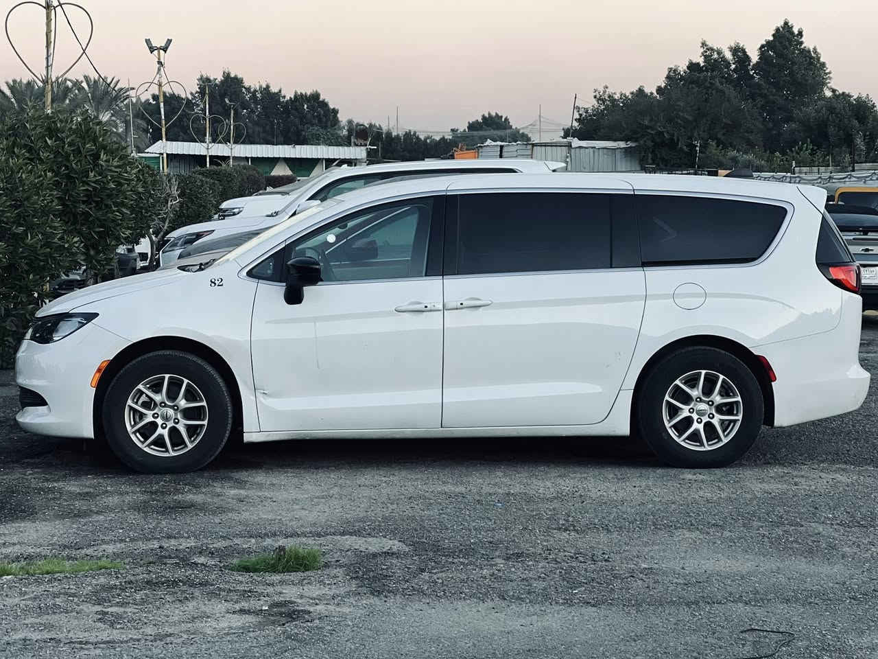 السلام عليكم للبيع باسفيكا فويجر موديل 2024 لون ابيض دخول جديد منفيس باسمي تترقم جميع المحافظات السياره حادث بسيط موضح بالصور مصلح يرباك فقط السعر 193 ورقة او بيها مجال بسيط عنواني بغداد الشعلة الرقم للتواصل بي واتساب ***********
