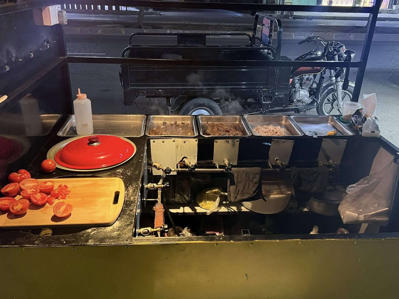 بۆ فڕۆشتن کۆشکی لفە سعری ١ملیۆن و٥٠٠هەزار  مەجالیشی تیایە بۆ پەوەندی کردن تەلەفوون بۆ ئەم. ژمارەیە بکەن
***********
