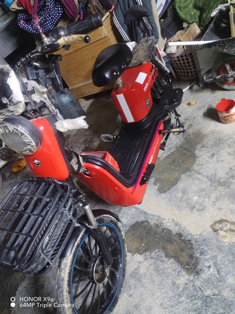 للبيع بيسكل مستعمل قليل 
مواصفات 
1- 5 بطاريات 60 فولت +شاحنة
2- 1000.واط 
3- شاشة بلوتوث كيلو متر
4- 4 سرع 
5- اشاير يمنه يسرة ليت نهاري لايت عدسة  
6- حجم 22
7- اطارات جوبلس 
8-  البطاريات بل كارتون تقطع مسافة 30/40 كيلو متر
9- موديل 2025 
10- اشاير جانبيه 
11 نشرة شاشة + بلوتوث 
12 السعر 250 بي مجال 
 مكاني  كركوك رقم ***********
