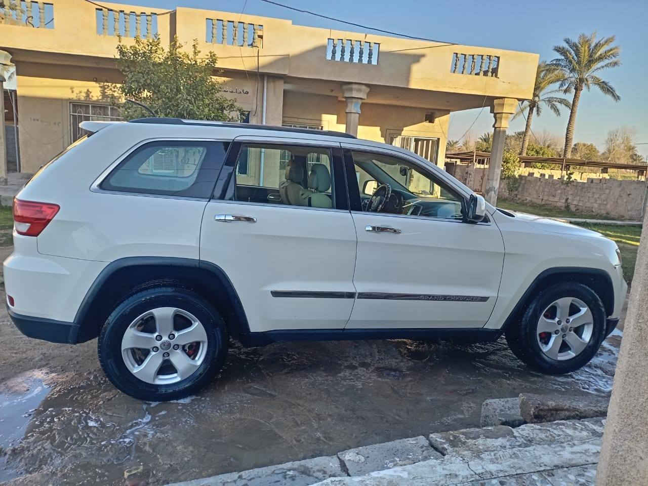 جيب شيروكي 2011 فول مواصفات عدا الفتحه محرك كير جدد تبريد تدفئه جدد بيها صبغ أقل الحزام ابيع حزام بدون دواخل معروضه ب 135 وبيها مجال بسيط مكانها بغداد ابو غريب اخوان مكلف بالنشر ***********
