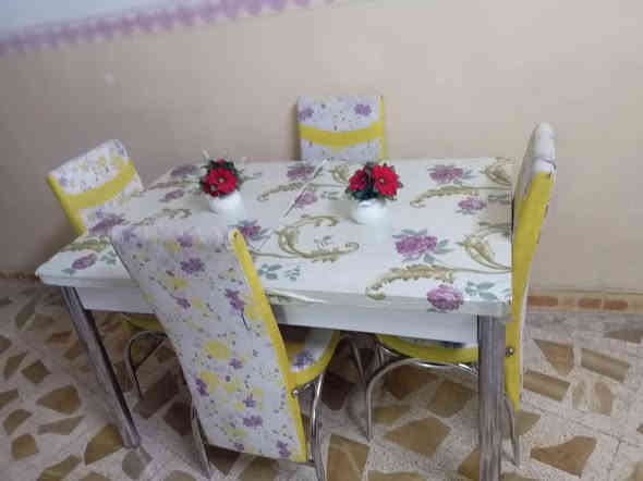 ميز طعام مع الكراسي للبيع ٦٠ الف للاستفسار ***********
