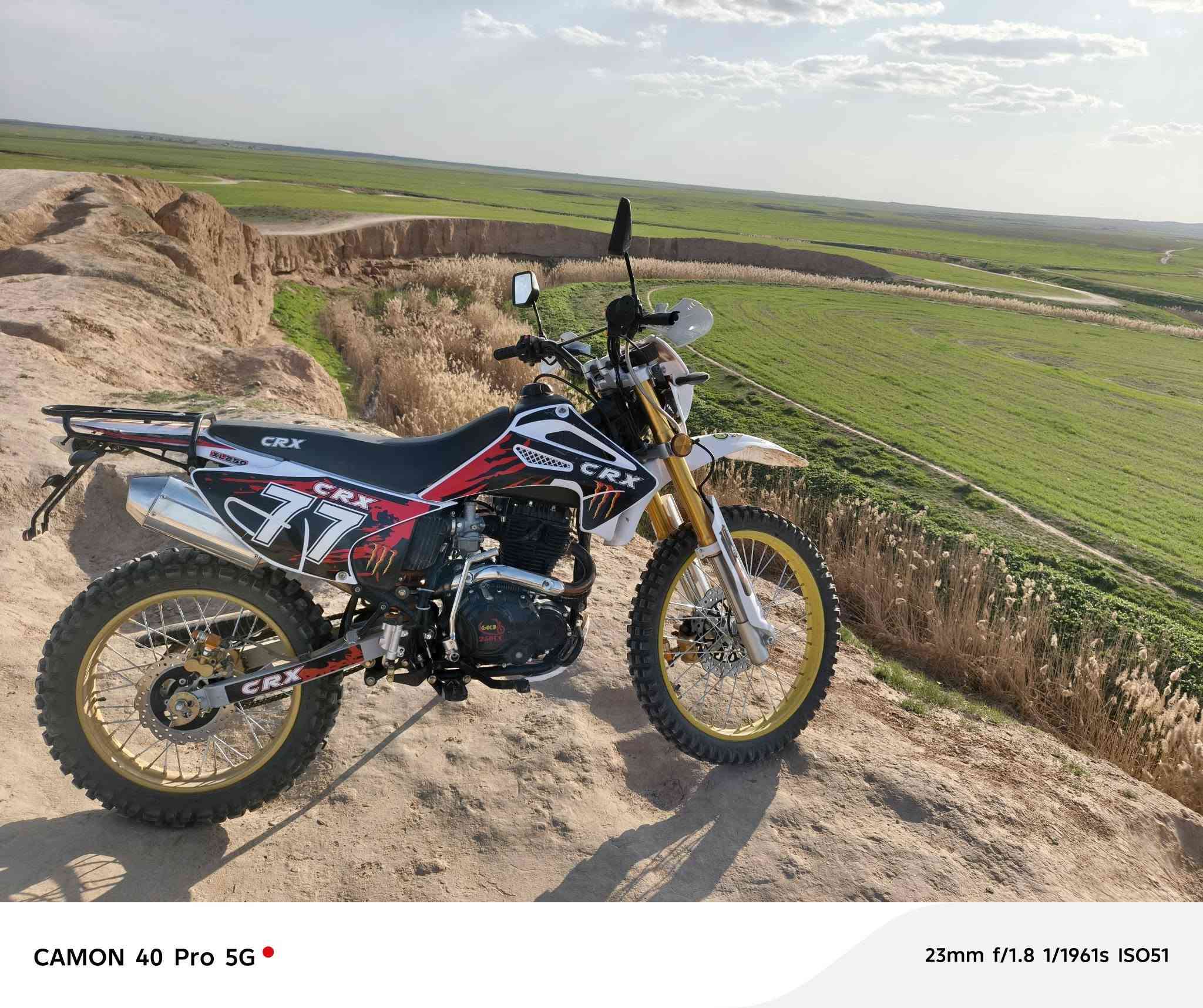 السلام عليكم
دراجة قفاز crx الشكل الجديد 
محرك 250 زنجيل المرغوب 🔥
موديل.. 2025 قبل أكثر من شهر مشدود وضع شركة 
شرط كلشي شغال 
السعر 1.300.000 مليون وثلثمية قفل 
***********
