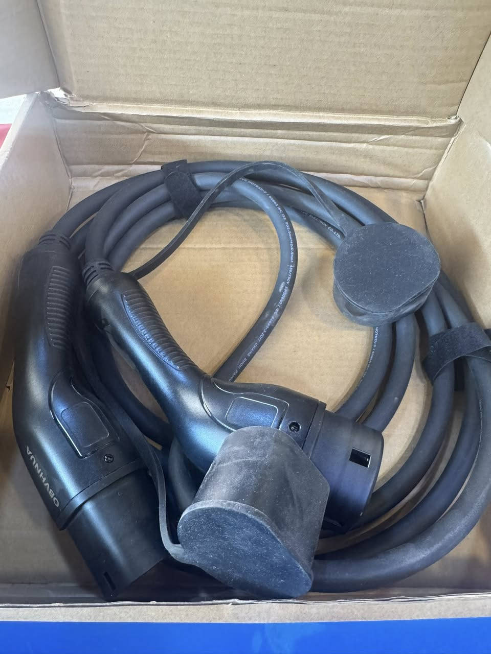 كيبل توصيل او سيار للشحن
توصيل شاحن للمولات او سيار توصيل اخاف الكهرباء بيعده ما توصل هذا يعتبر توصيل او طول الواير مال شحن جديد

*********** 

توصيل موجود مكاني بغداد السعر 45
