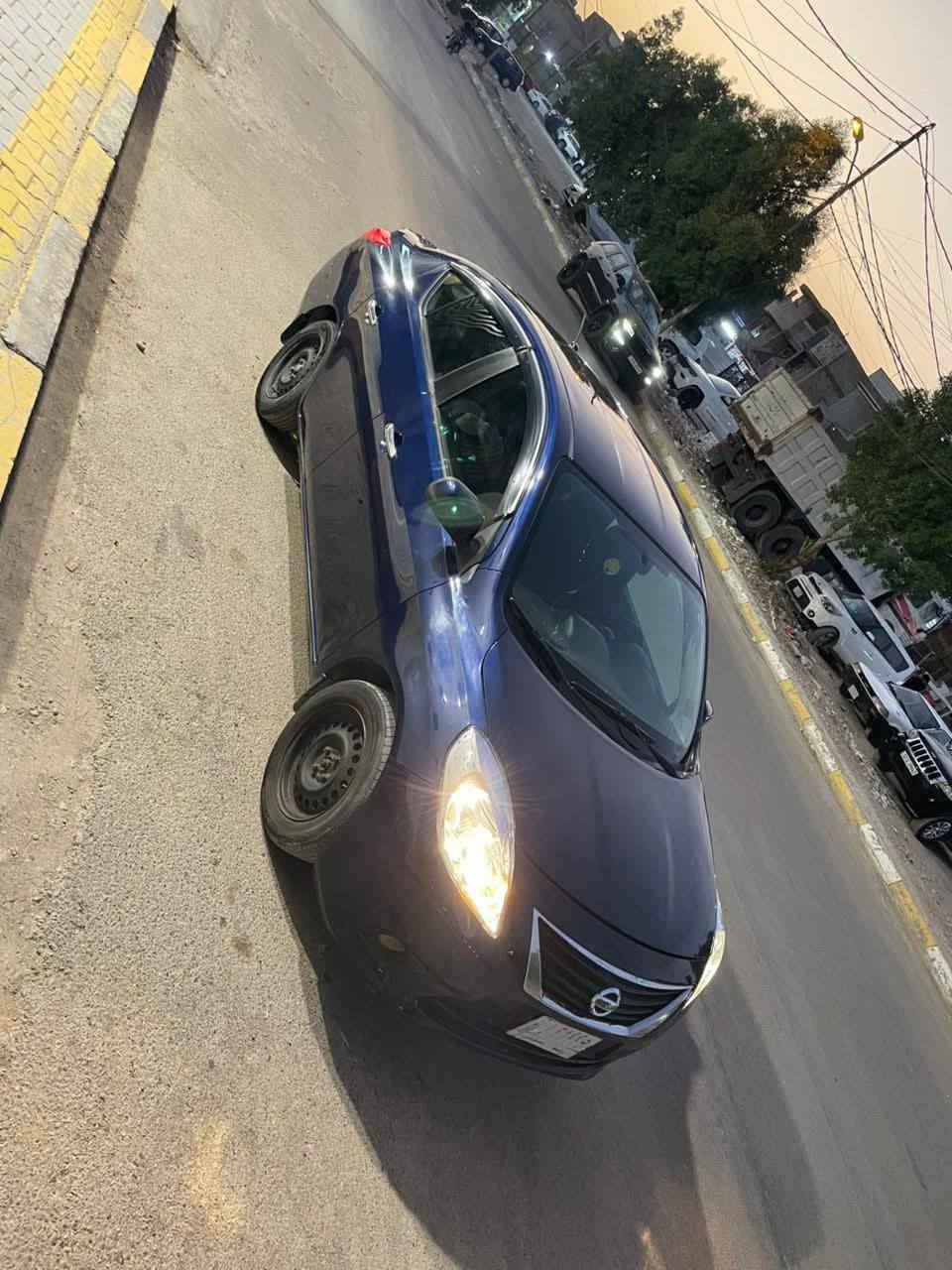 السلام عليكم نيسان فيرسا ٢٠١٢
بيه بس صبغ جاملغين وبنيد اثر جراد سونار موجود 
ماشيه ١٤٩الف
رقم دولي
هزه جديده
كير جديد
تخم تاير جديد
مكينه كايمه شغاله وتمشي السياره بيه بس صوت بلمكينه 
سعر ٨٢ وبيه مجال ***********
