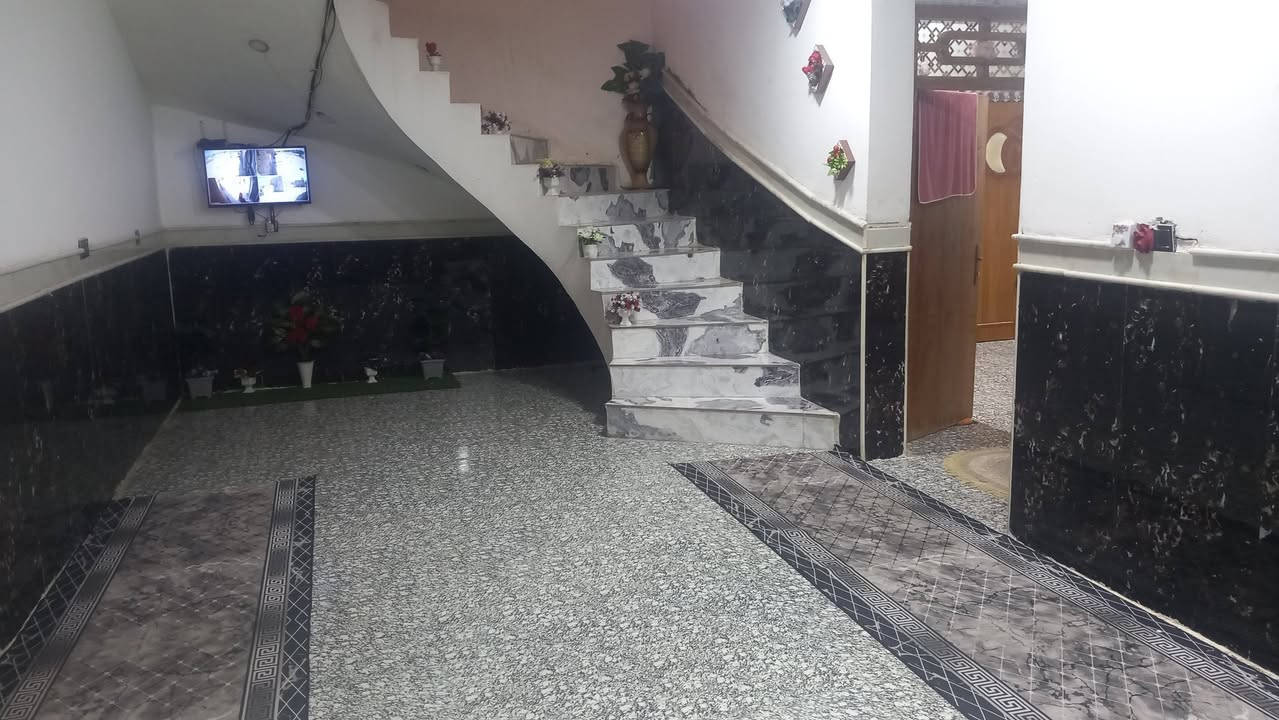 سلام عليكم بيت للبيع. 225متر منطقه حي الفنانين تفاصيل اتصل عل رقم***********

