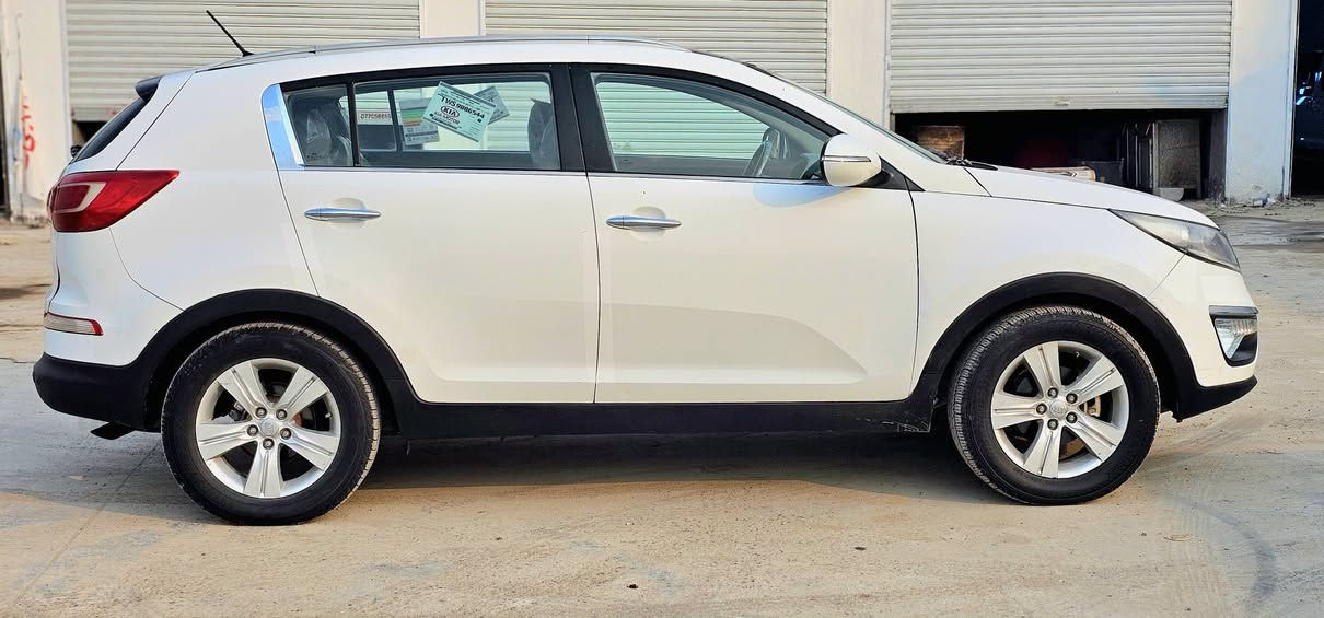 السلام عليكم 
للبيع سبورتج 2011وارد خليجي محدثه2015
السونار مرفق بلمنشور 
رقم سليمانيه الاماني سنويه نافذه 
محرك 2000دوش مكفول 
كير اوتو عادي 6نمر مكفول 
موصفات السياره 
ارباكات سليمه 
سقف بنرامه 
شاشه تاب اندرويد 
كامره خلفيه دواره 
حساسات خلفيه اصل 
اشاير مري 
هيترات مري 
بجم زنون 
ليدات نيكل 
ويل كب اكروم 
نضام ايكو مكثف بانزين 
مري شفط
وباقي الموصفات معروفه 
حداديه مسويه جديده 
السياره عليه منضومت غاز جديده ضمان سنتين
السياره جاهزه من كلشي ماناقصه اي شي 
مكان السياره بابل 
السعر 133
*********** حلة, بابل
