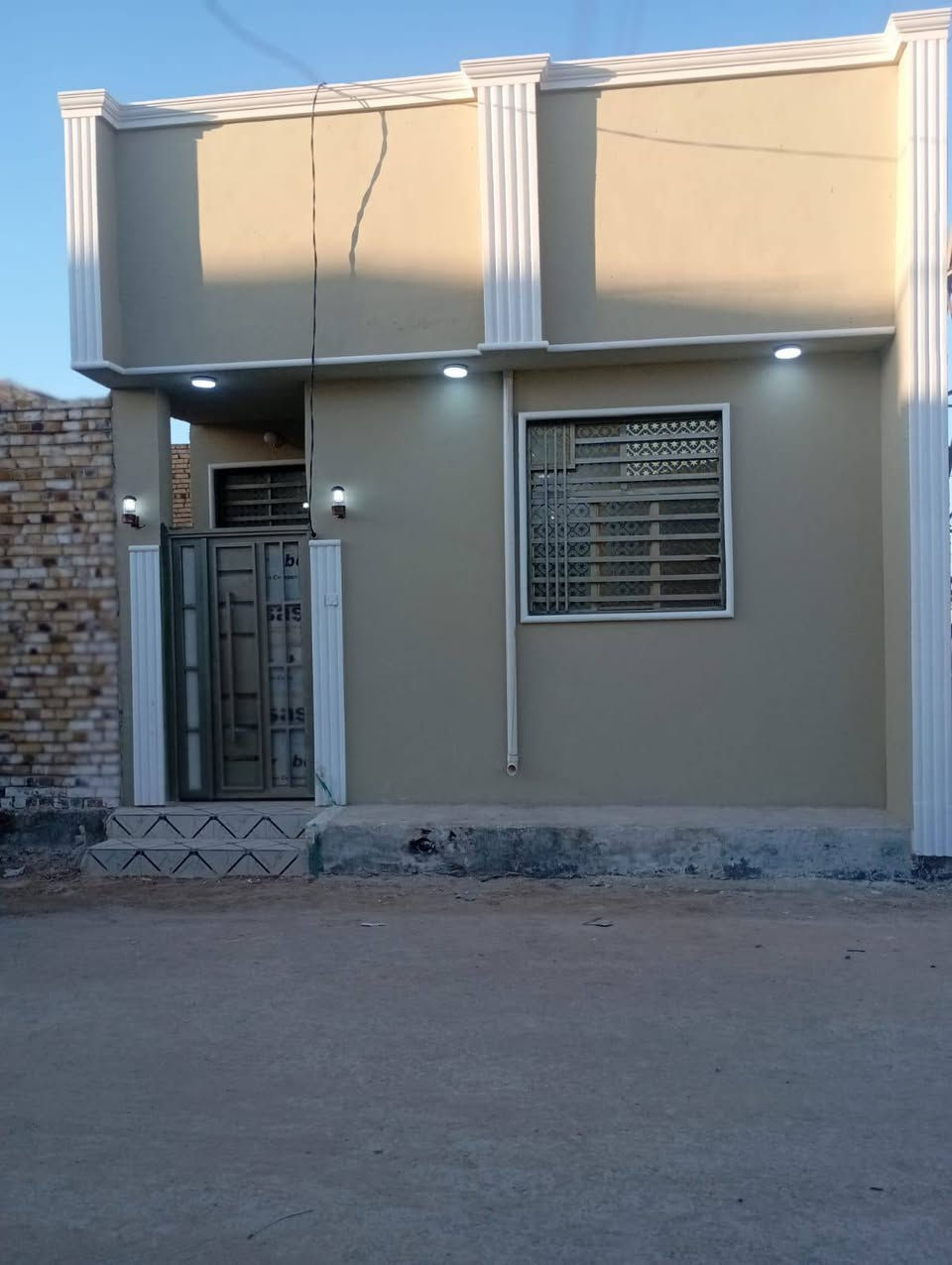 الدار البيع مساحه 70 متر غرفة صاله مطبخ تخاريج مقابل ملحق قريه غدير بناء حديث السعر مناسر يتوفر جميع يتوفر اقساط الاستفسار أكثر ***********
