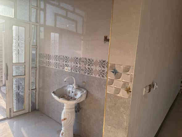 بيت للايجار الرمادي قرب جامع الواثق 
سعر الايجاره 450
استفسار على الرقم ***********
يمكنك زيارة المكتب شارع 40 مقابيل جامع الواثق
