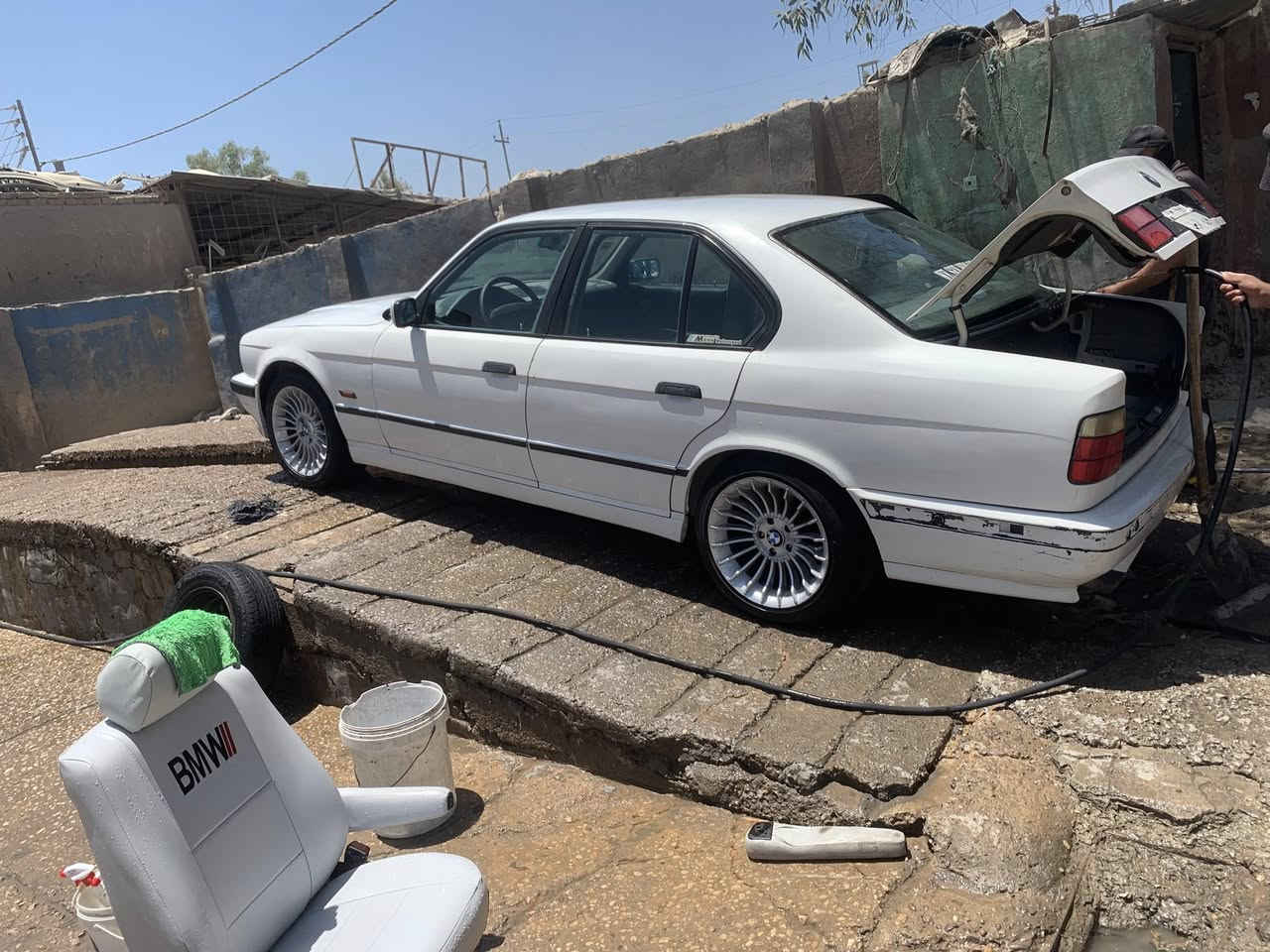 السلام عليكم بي ام موديل ٩٤ فول موصفات ٥٢٥من كلشي جهزه لسعر ٥٥ مكاني بابل
***********
