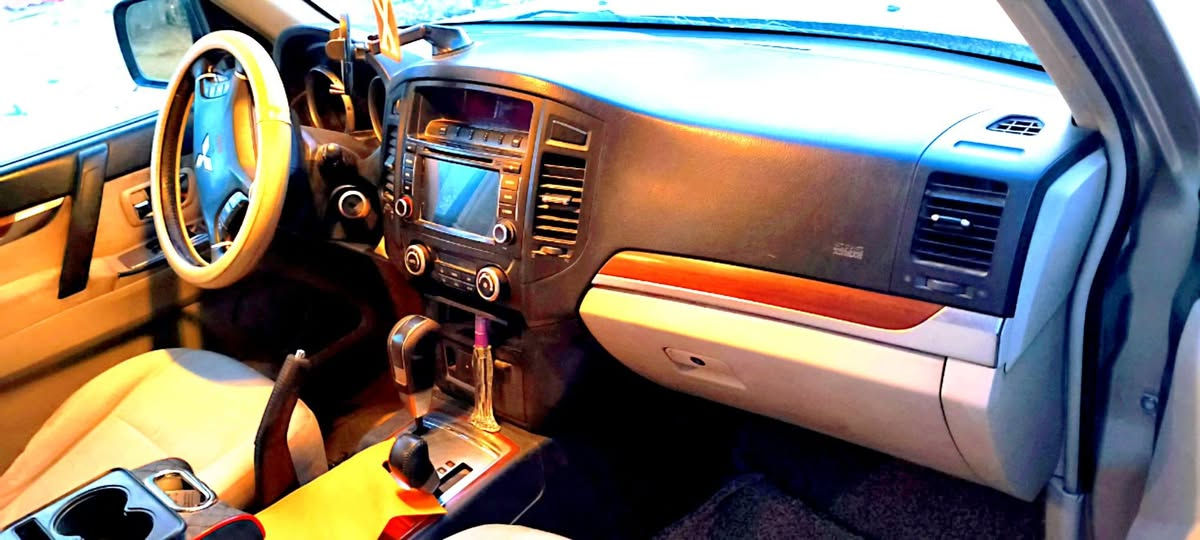 للبيع – باجيرو 2007
- السعر: 105$ فقط  
- مكفولة كفالة عامة (لا ضربة ولا صبغ، على وضع الشركة)  
- مكينة 3800 – كير ومكينة ممتاز 
- 7 راكب  
- 3 قطع تبريد 
- كاميرا خلفية  
- فور ويل 4×4  
- إشارات بالمرايا + مرايا شفط + دمام خلفي  
- صدر أمامي وخلفي جيد 
- كهربائيات كلها شغالة  
- السيارة جديدة رقم بغداد + سنوية جديدة  
- تحويل مباشر  

📍 الموقع: بغداد – أبو غريب أو
/ الفلوجة  
📞 للاستفسار: (***********) (***********)
