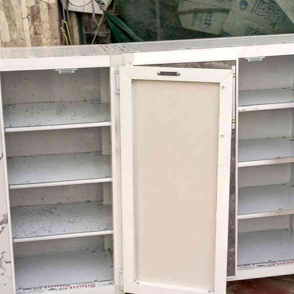 جزامه المنيوم ارتفاع متر عرض 80 السعر ٦٥ ألف دينار بابل الحمزه الغربي حي الدولار قرب عماره دكتور ناجي أتصال ***********
