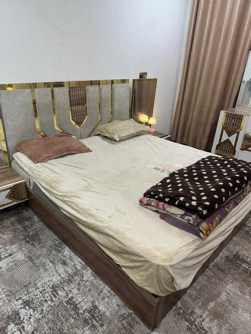 غرفة نوم للبيع تركيا 
السعر 700
الرقم ***********
