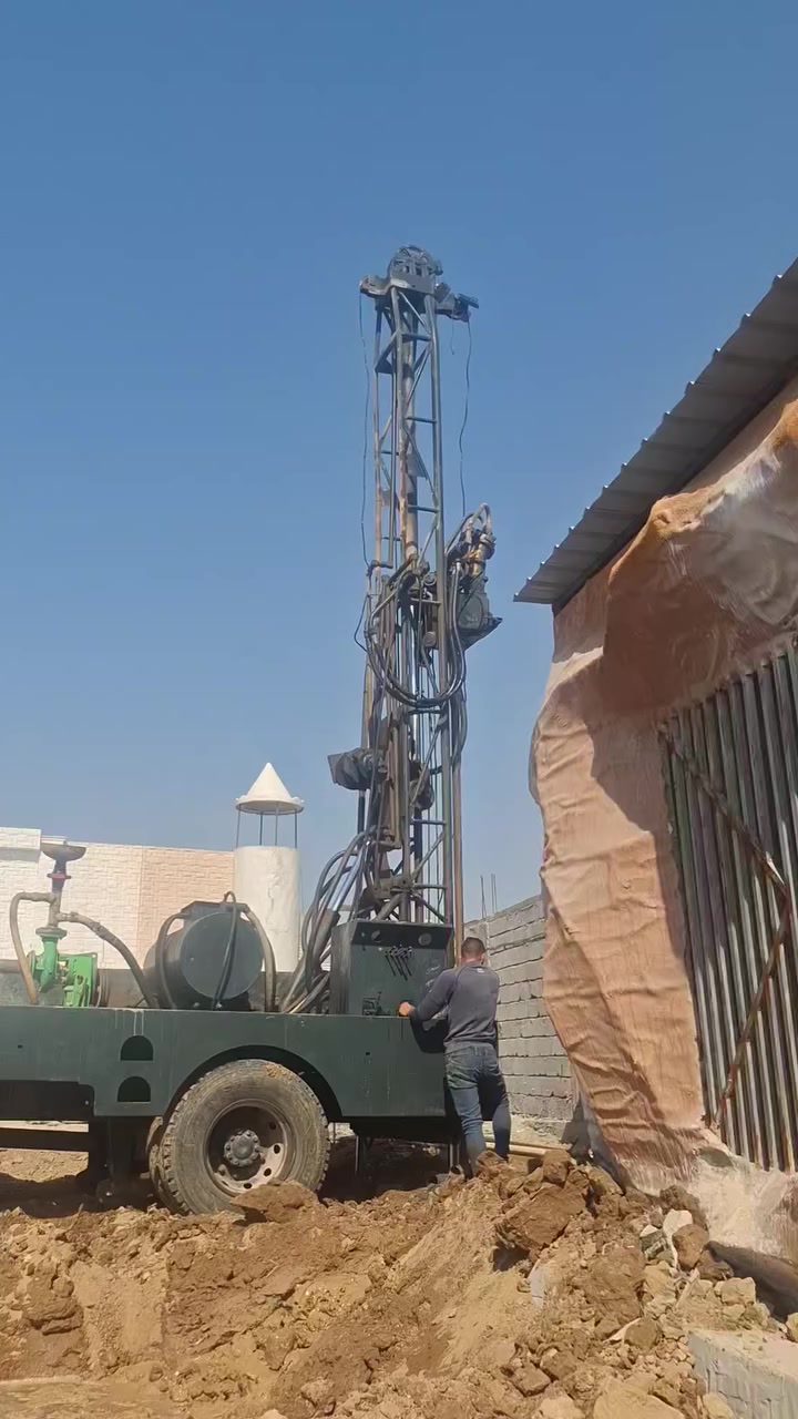 السلام عليكم حفاره ابار للبيع توب هيد هيدروليك جاهزه للعمل تنزل اربعه ونص للاستفسار اتصل على هذه الارقام***********)(***********)(٠٧٥٩٢٩٨٧٨٨
