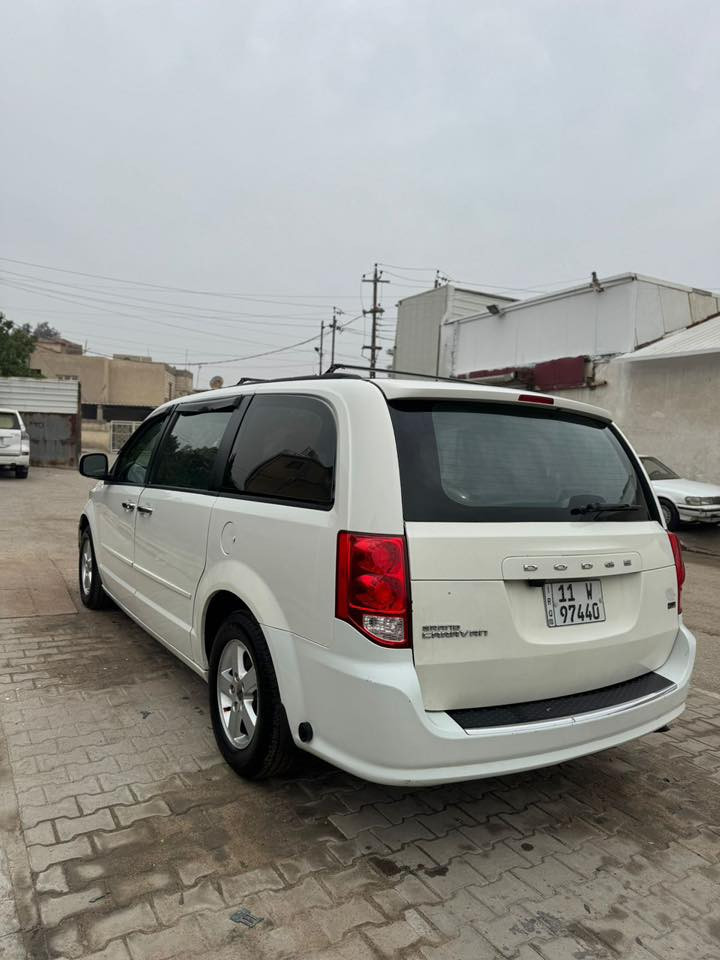 السلام عليكم 
دوج كرفان 2012 
كير مكينه كفاله 
السياره بيه قطعتين 
نظيفه سياره 80بالميه 
العنوان البصره الحكيميه 
الرقم ***********
