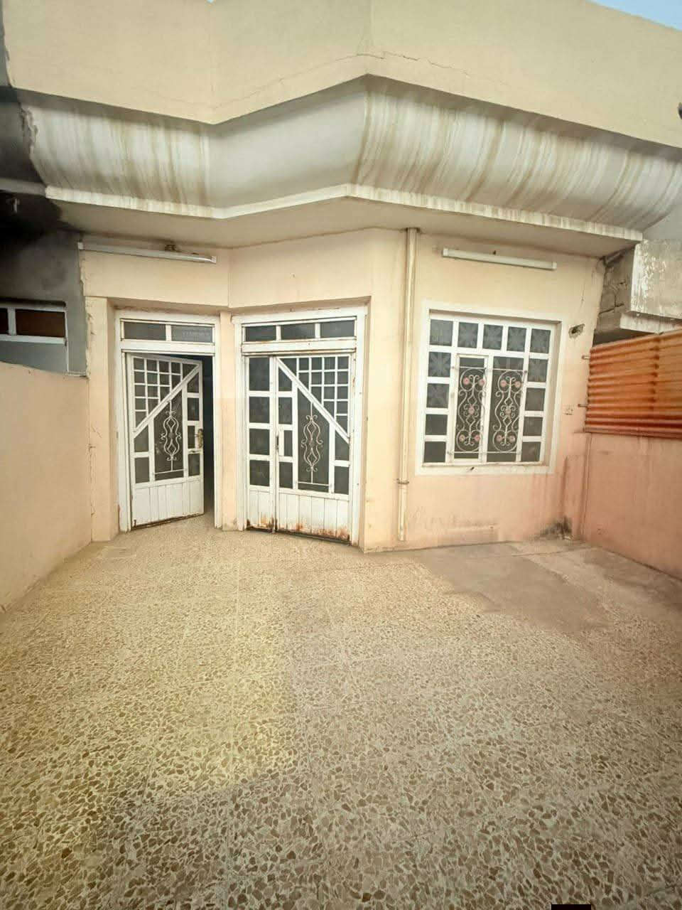 بيت للإيجار حي الانتصار شارع 60 خلف جامع الغرباء من جهة الميثاق مساحة 100 متر يتكون من غرفة وهول واستقبال ومطبخ ومشتملات وبيتونه البيت كاشي وسيراميك
ملاحضه شارع البيت ترابي
سعر الإيجار 160 ألف للتواصل

*********** اتصال وتساب
